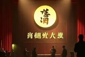 《回声走廊》封面：医院长廊尽头的逆光剪影